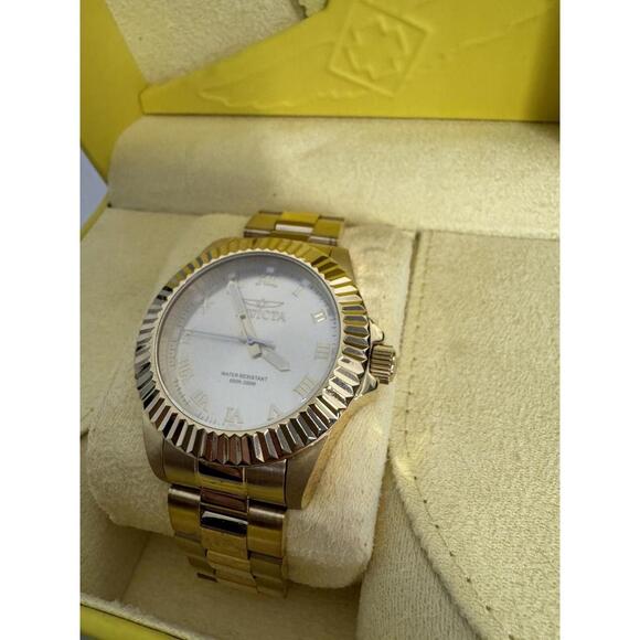 invicta mens watch pro diver Model 16739 Brand New